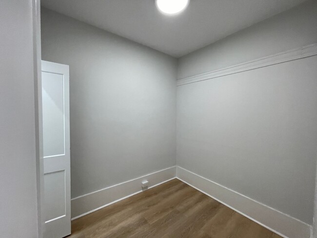 Building Photo - Incredible 3 bedroom apartment - Beacon Hill