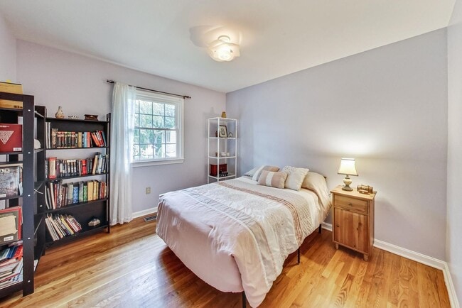 Building Photo - Nice SF 4bed+ 3 bath / close to Metro