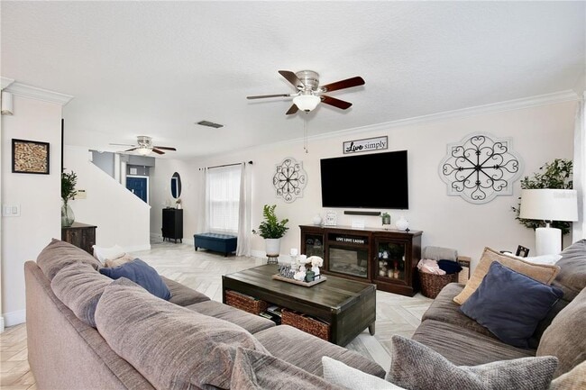 Building Photo - 2115 Heathwood Cir