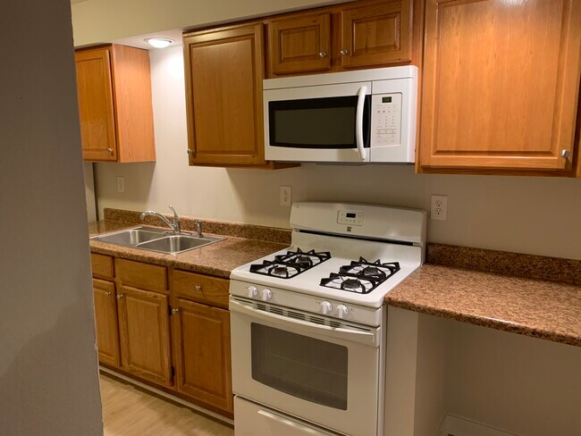 Building Photo - 279 Oak Dr