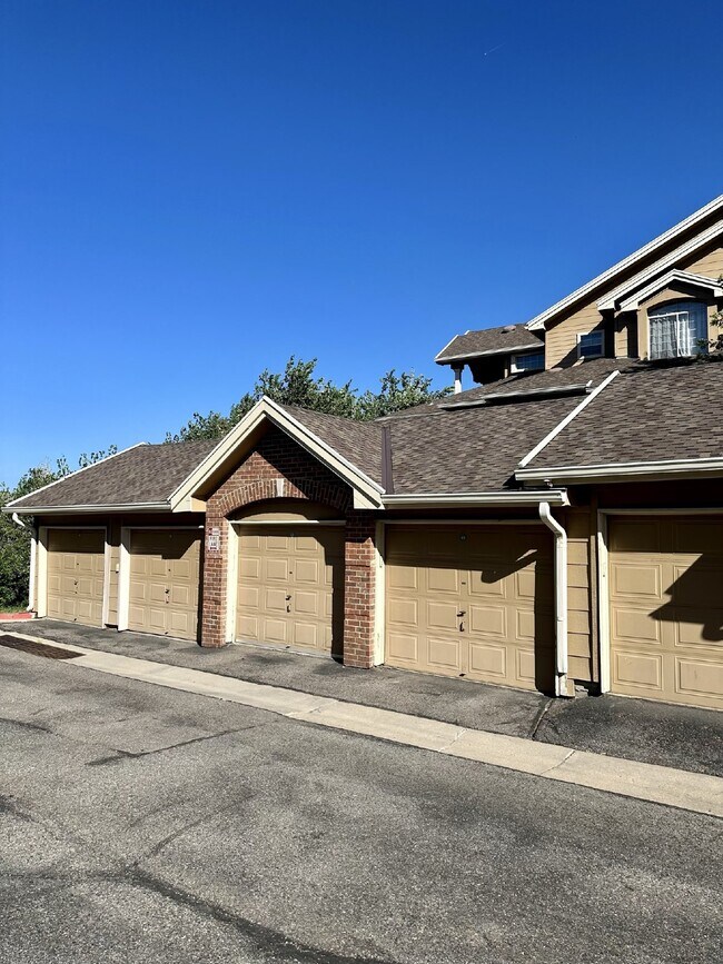 Building Photo - Don't Miss This Stunning Top Floor Unit in Littleton, CO! Stunning View From Private Balcony!!