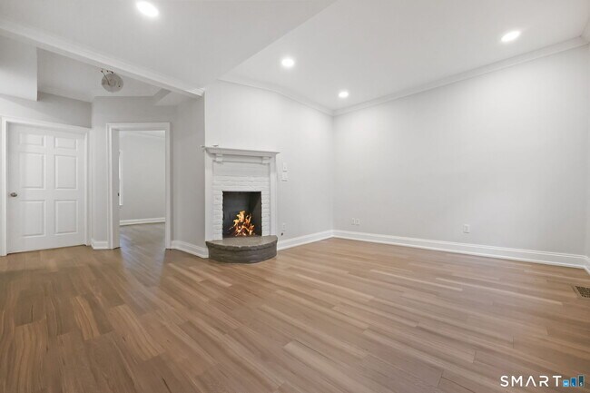 Building Photo - 10 Haviland St