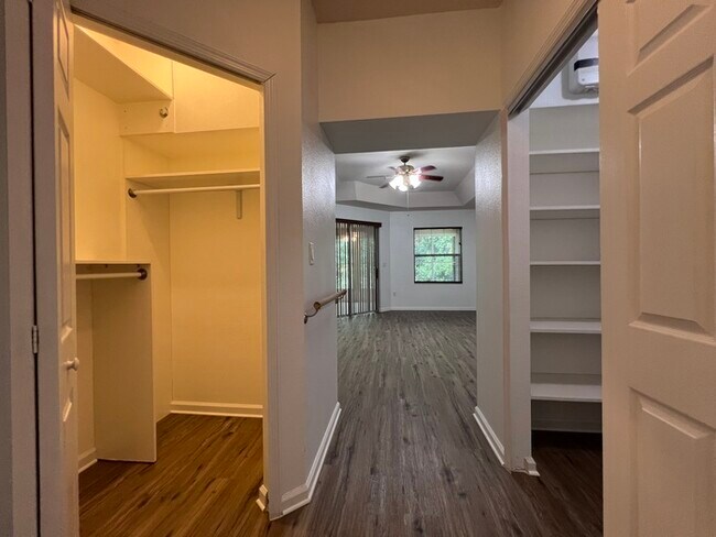Building Photo - HUGE PRICE REDUCTION!! HOME IS READY FOR A...