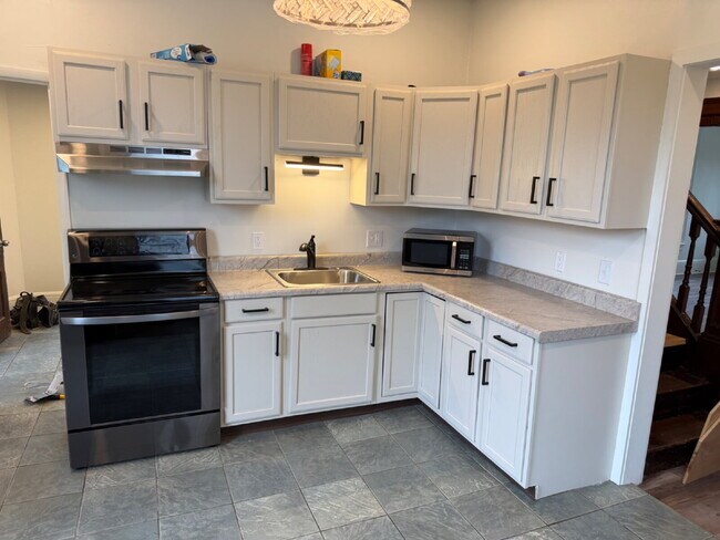 Building Photo - "Charming 3-Bedroom Retreat with 1.5 Baths on Main St in Lykens, PA!"