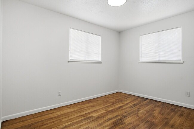 Building Photo - 846 Marilyn St