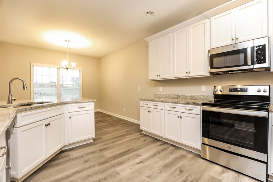 Building Photo - 708 Mitscher Dr