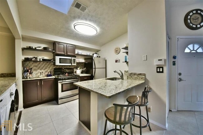 Building Photo - 1282 Keys Lake Dr NE