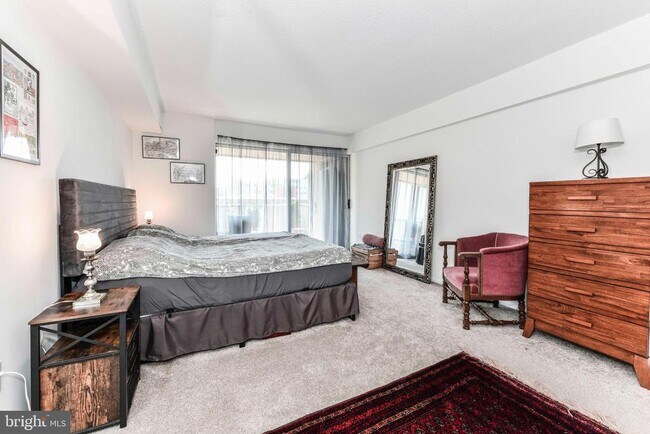 Building Photo - 1300 Army Navy Dr