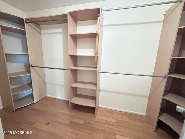 Building Photo - 258 Teasdale Pl