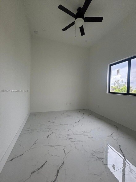 Building Photo - 4304 NW 27th Ln