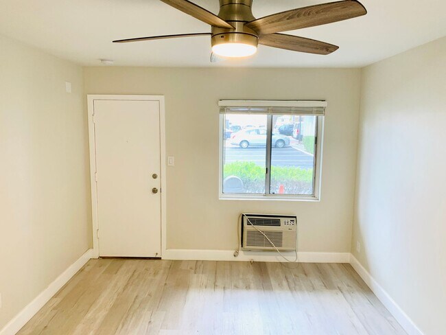 Building Photo - Remodeled First Floor Studio in La Jolla! - Right by the Water - Only $1,800mo!