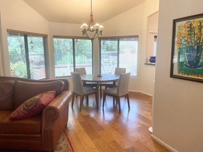 Building Photo - Beautiful home in gated community