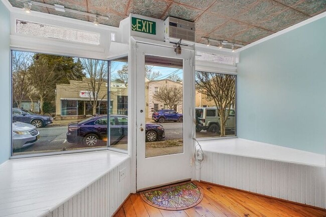 Building Photo - 1109 Caroline St