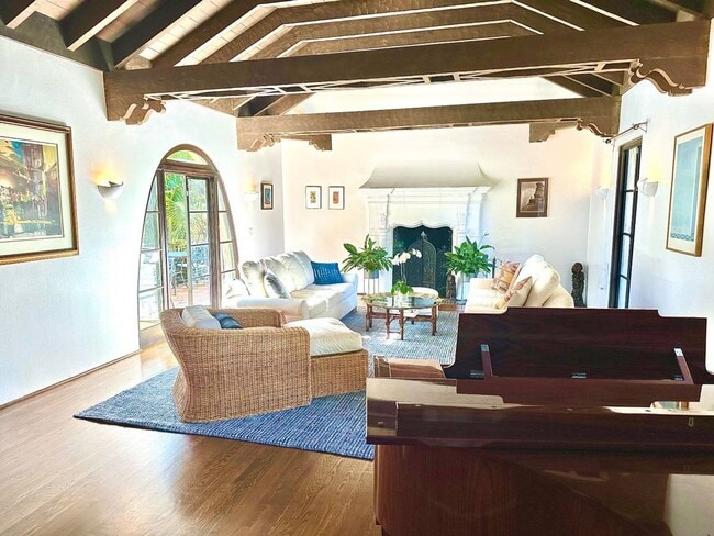 Building Photo - Custom Designer Mediterranean Style Home, 5 BR, 4.5 BA with Pool