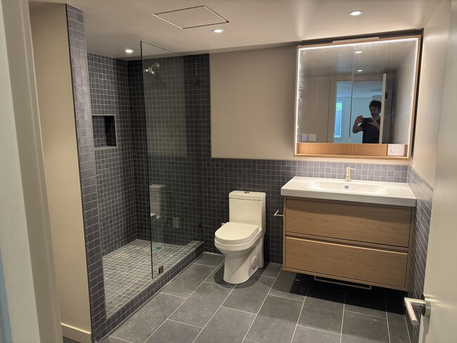 Building Photo - 2034 SE 28th Pl