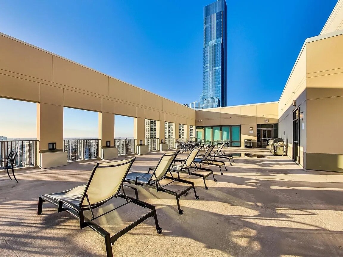 Building Photo - 2 E Erie St