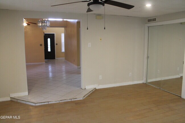 Building Photo - 11724 Jennifer Dr