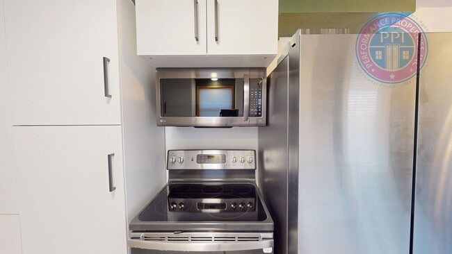 Building Photo - Newly Remodeled Home With Large Yard In Ro...