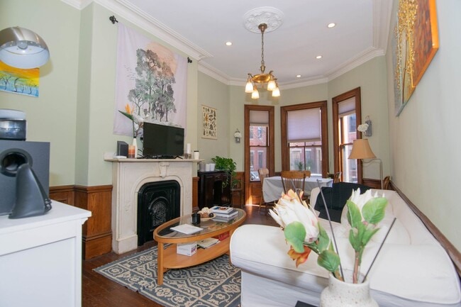 Building Photo - 9/1 No Fee! Two level 5BR/2BA near Brigham Circle, Longwood, Northeastern!