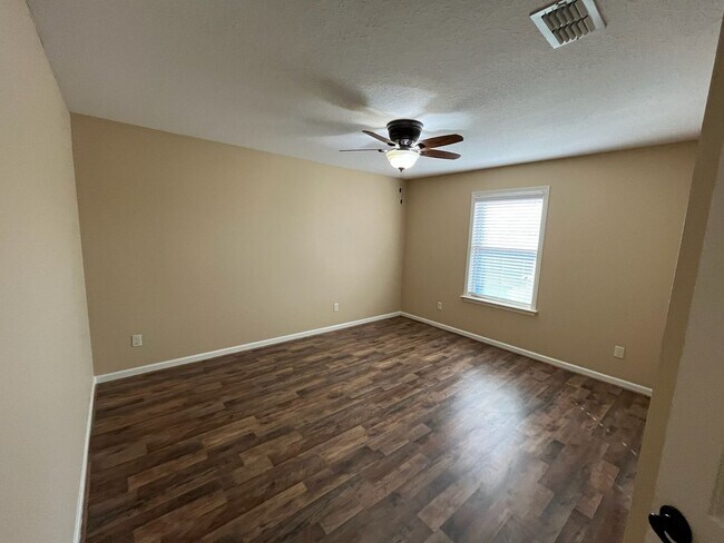 Building Photo - Beautiful Brick Home in Fortson GA!! Must ...