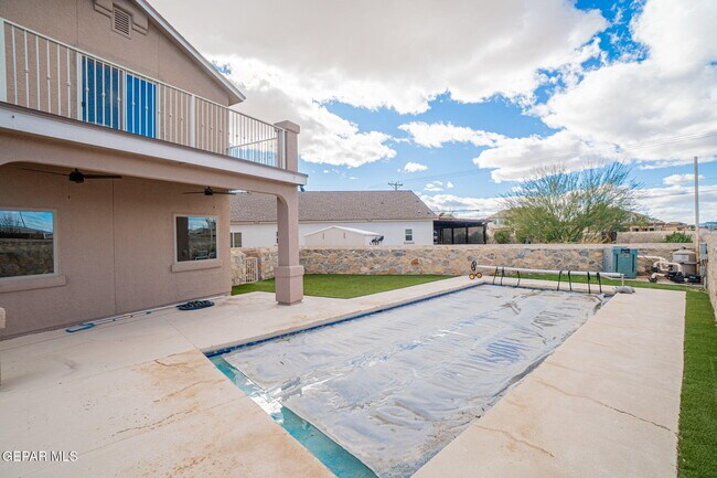 Building Photo - 14501 Meadow Lawn