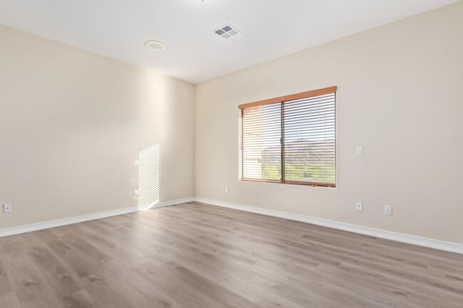 Building Photo - 15330 E Walnut Ln