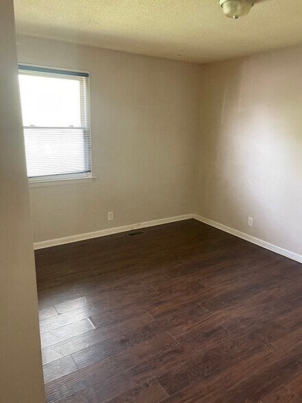 Building Photo - 316 Barkwood Dr