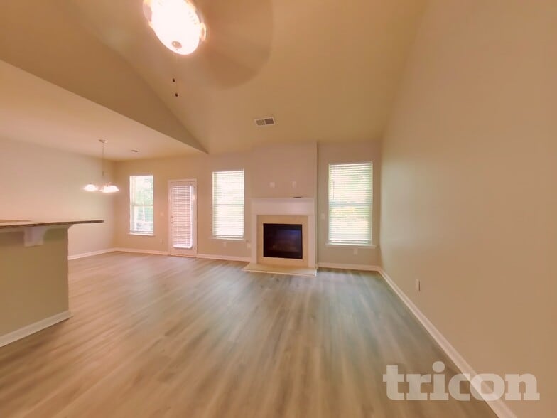 Building Photo - 15 Victoria Dr