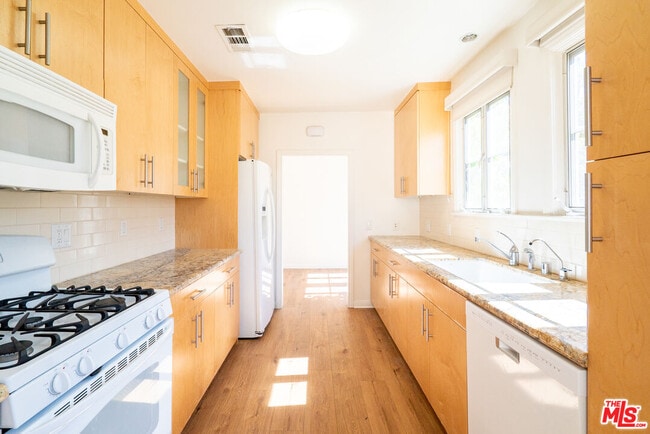 Building Photo - 441 S Bedford Dr