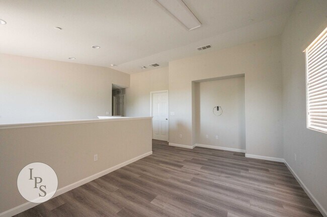 Building Photo - Clovis Eastside Home, 4BR/3BA, Built 2017 - Lots of Amenities!
