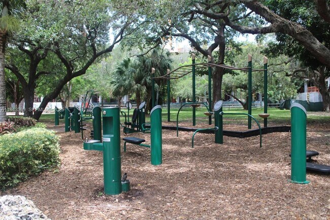 Building Photo - 520 SE 5th Ave