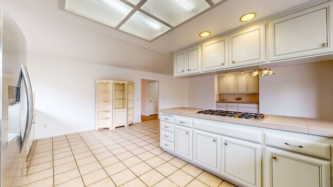 Building Photo - 7971 Oakmont Dr