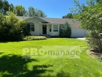 Building Photo - 5 bedroom / 3 bathroom Single Family Home