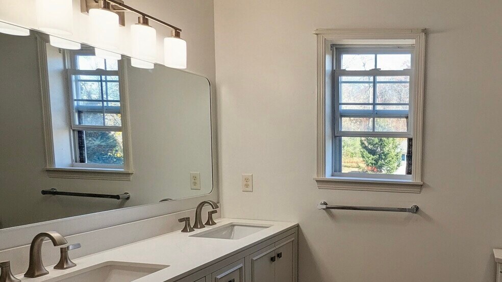 Building Photo - 104 Briarwood Dr