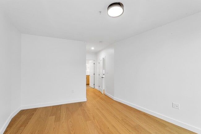 Building Photo - 256 Dorchester St