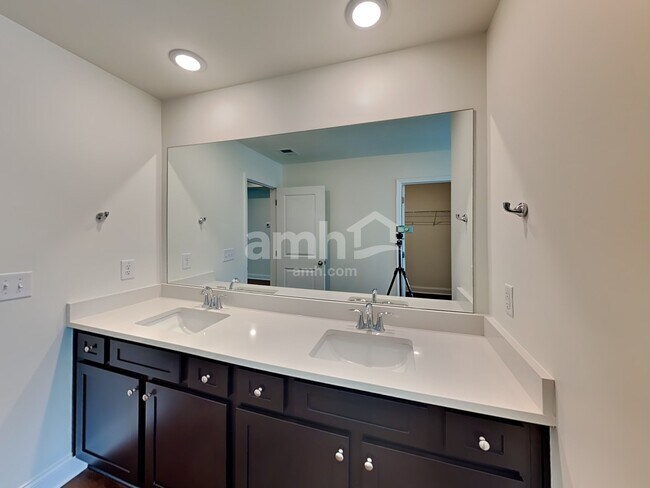 Building Photo - 180 Pecan Dr