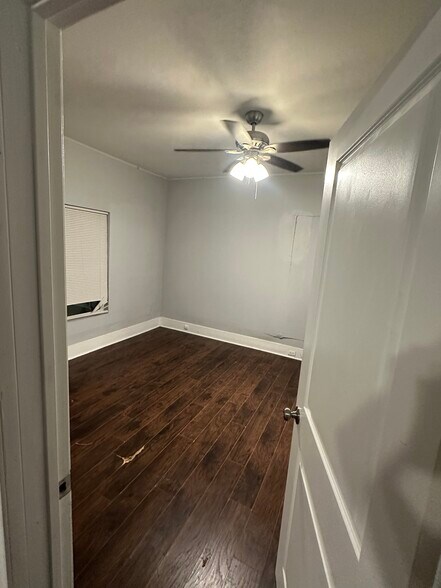 Building Photo - 1118 Santa Anna