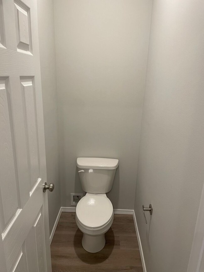 Building Photo - 409 Genesis Dr