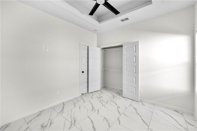 Building Photo - 18 Aryana N Ave