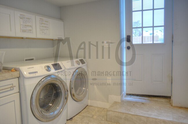 Building Photo - Garland Triplex