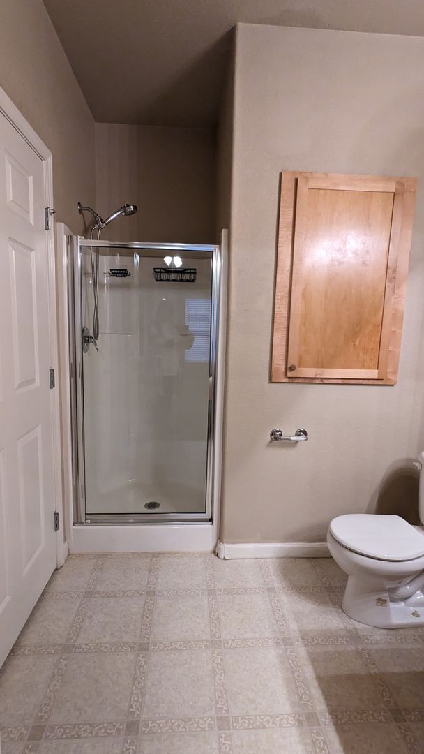 Building Photo - TWO BEDROOM/TWO BATHROOM CONDO WITH AMENITIES IN GATED COMMUNITY!