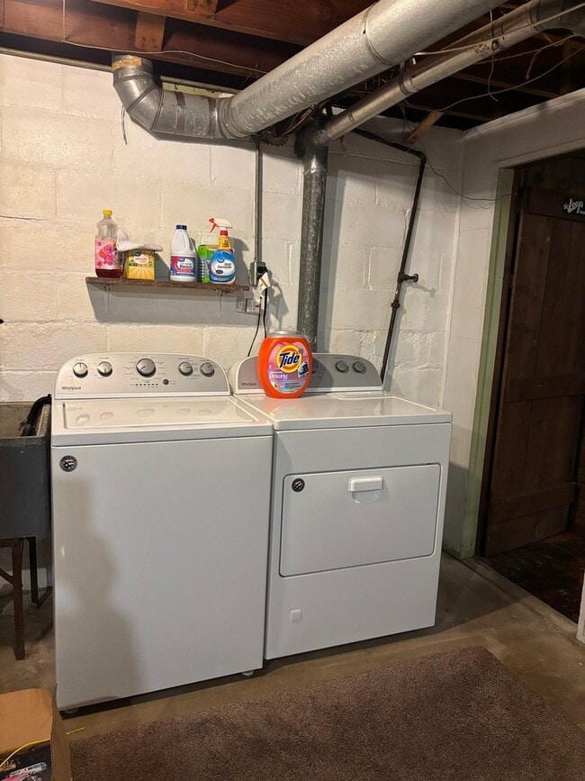 Building Photo - 23822 Amboy St