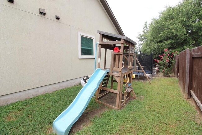 Building Photo - 5800 Viejo Dr