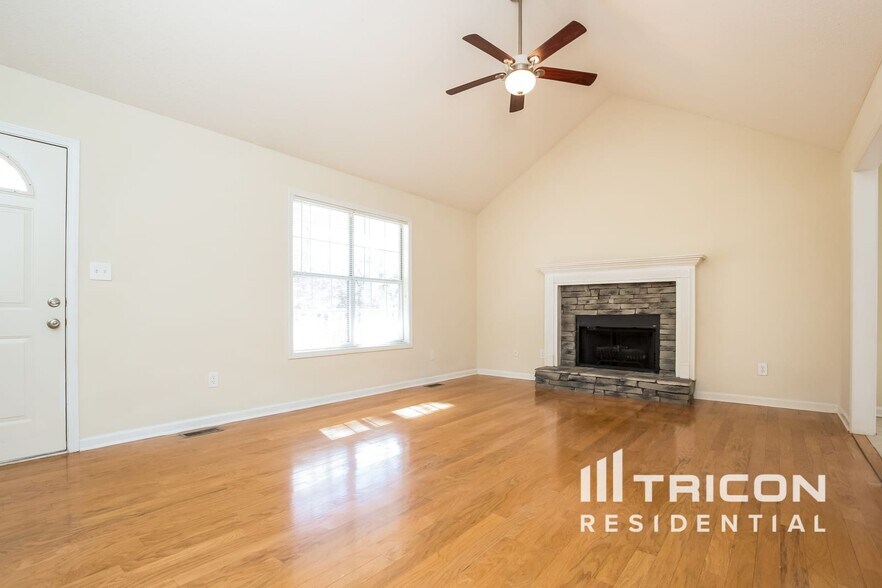 Building Photo - 1601 Larkwood Dr