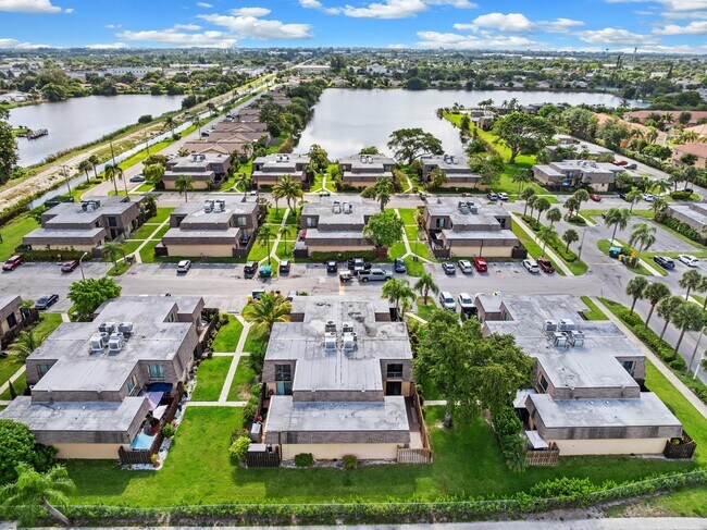 Building Photo - 301 Waterview Dr