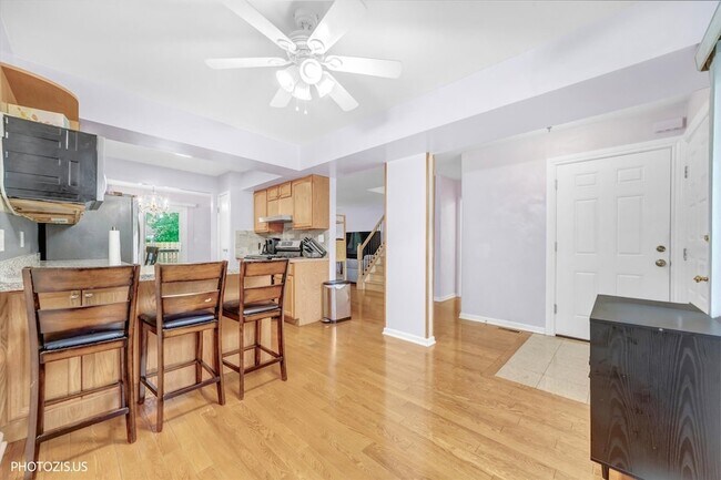 Building Photo - 411 Hickory Dr