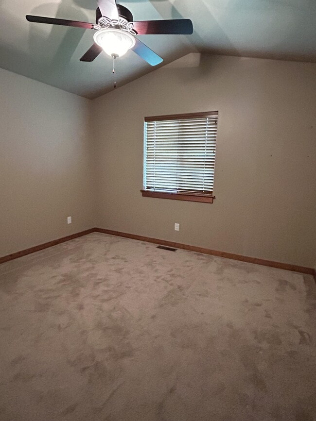 Building Photo - 546 Talon Way