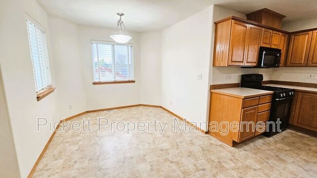 Building Photo - 7025 Stourbridge Pl NE