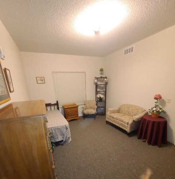 Primary Photo - 811 W Coomer St