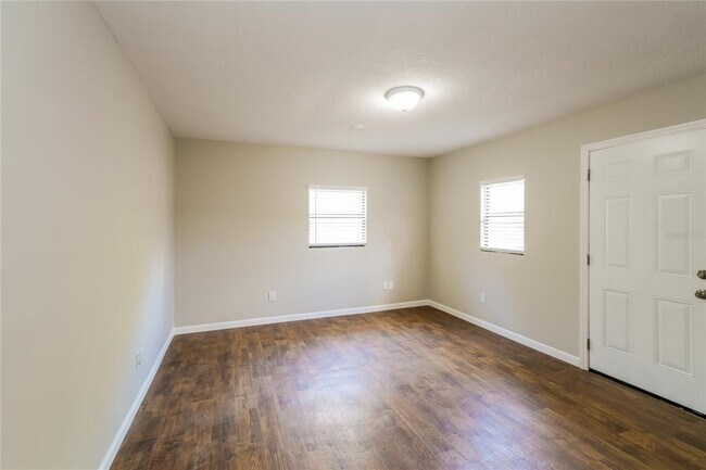 Building Photo - 9933 Lake Dr